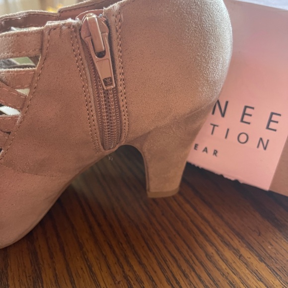 NWOT Journey Bootie - Picture 3 of 6